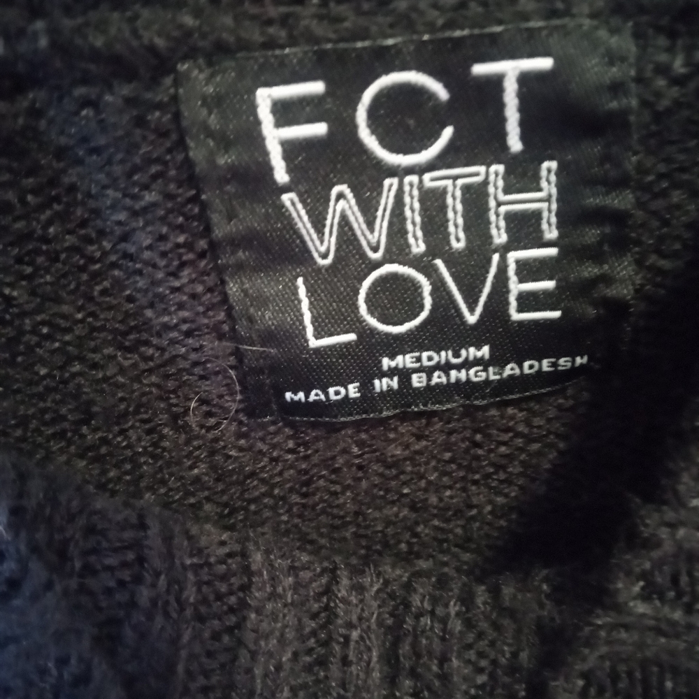 Beautiful sweater - Picture 2 of 2